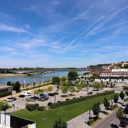 Apartment Waterfront Residences - Na Vodi